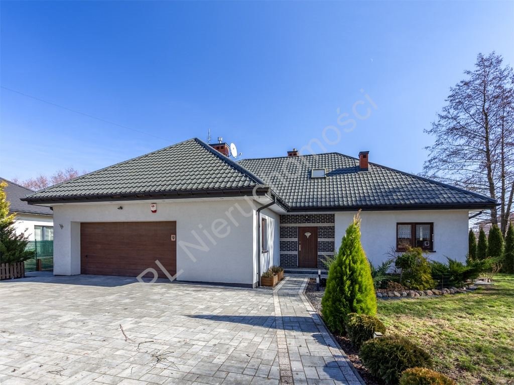 Nowoczesny dom parterowy z poddaszem, 161 m2, ogród Stara Wieś  161m2 Foto 1