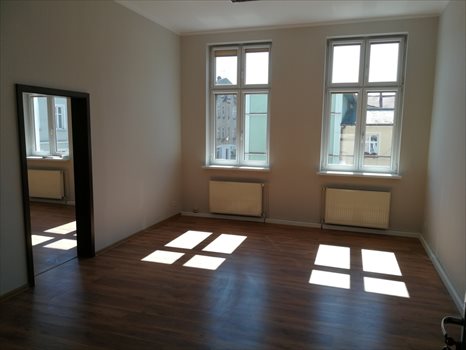 Lokal użytkowy na wynajem Śrem, pl. 20 Października 100m2 Foto 4