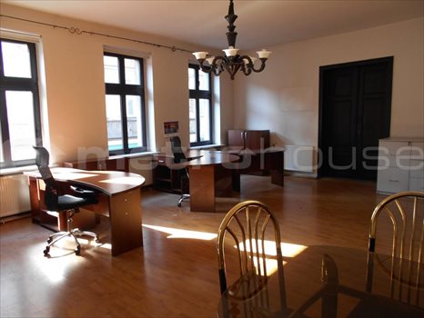 Lokal użytkowy na wynajem Tarnowskie Góry, Tarnowskie Góry 200m2 Foto 1