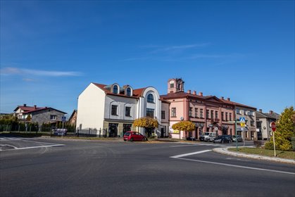 Dochodowa kamienica w centrum Wilamowic – 370 m², 9 pokoi dom Wilamowice