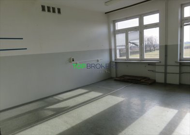Na sprzedaż obiekt 1305 m² w Paprotnia z potencjałem na dom opieki dom Paprotnia