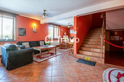 Dom pod pensjonat z 15 pokojami i własną infrastrukturą dom Kowale