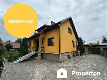 Sprzedam przestronny dom 6 pokoi z garażem i piwnicą dom Brok, Kwiatowa