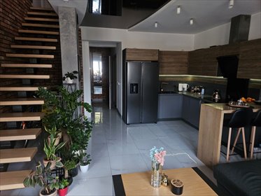 Do sprzedania luksusowe dwupoziomowe 83 m² z balkonem i komórką mieszkanie Świebodzice