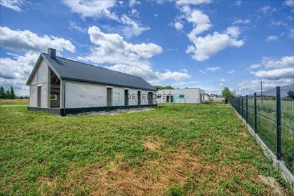 Nowoczesny loft 115 m² z dużą działką 965 m² w Komorowie dom Komorowo, Sadowa