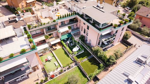 Zapraszam do eleganckiego duplexu 151 m² z prywatnym ogrodem mieszkanie Riva del Garda