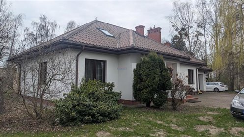 Przestronny dom dla dużej rodziny z garażem i tarasem dom Złotokłos, Złotokłos