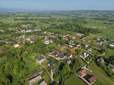 Działka z murowanym budynkiem do przebudowy na dom dom Makowiska