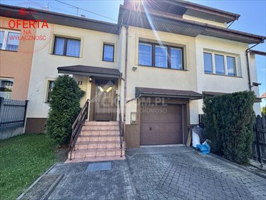 Przestronny segment 8 pokoi z potencjałem, garaż, 2003 dom Kielce