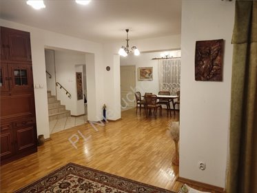 Przestronny dom bliźniak z funkcjonalnym układem i prywatną okolicą dom Nadarzyn