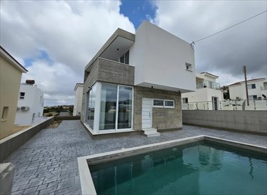Nowoczesna willa z basenem i widokami na morze. dom Peyia, Paphos