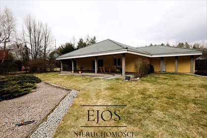 Przestronny dom z niezależnym mieszkaniem i tarasem dom Emów