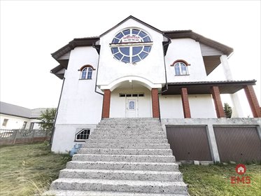 Przestronny dom 650 m² z garażem, sauną i podziałem dom Ogrodniczki