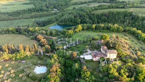Luksusowa agroturystyka z wieżą i dworem (50 ha) w Toskanii dom San Gimignano