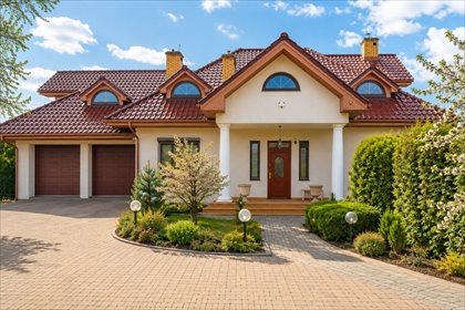Ekskluzywny dom z halą usługową w Chwaszczynie dom Chwaszczyno, Wąska