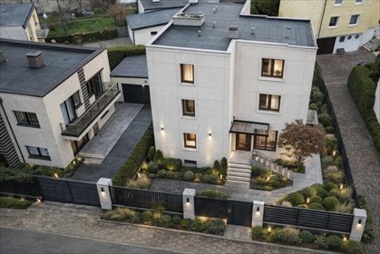 Dom z 3 niezależnymi mieszkaniami, garażem i dużą piwnicą lokal użytkowy Gdynia, Sieradzka