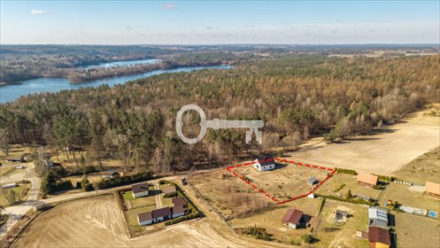 Do sprzedania dom z werandą i dużą działką 2408 m² w Kaszubach dom Niepoczołowice, Potęgowska