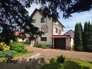 Na sprzedaż przestronny dom 180 m² z gabinetem w Besku dom Besko