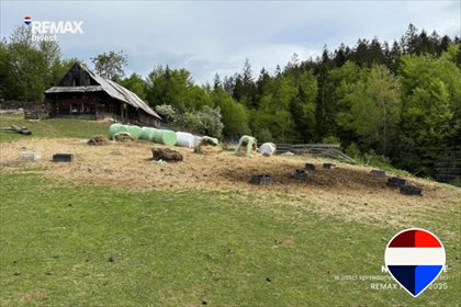 Widokowa działka z domem i stawem w Istebnej dom Istebna