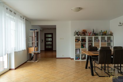 Przestronny dom z garażami, fotowoltaiką i piwnicą dom Wałcz