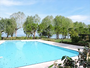 Widok na jezioro! 85 m2 w luksusowej rezydencji z basenem mieszkanie Sirmione