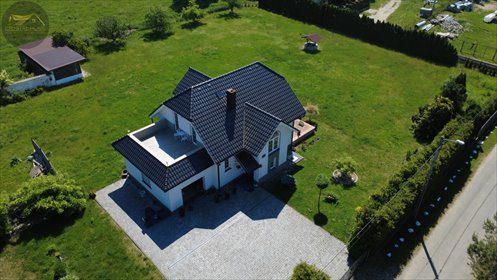 Urokliwy dom z dużą działką i garażem w Krzyżowej dom Krzyżowa