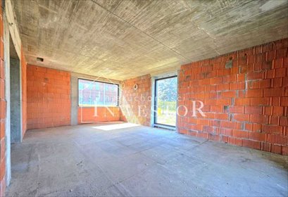 Nowoczesny dom w stanie surowym z dużymi przeszkleniami dom Nysa, Unii Lubelskiej