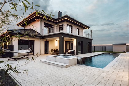 Sprzedam luksusową rezydencję 198 m² z prywatnym SPA i inteligentnym domem dom Gowarzewo