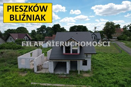 Nowoczesny dom z garażem i dużą działką w Pieszkowie. dom Pieszków