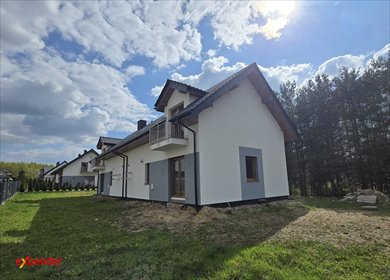 Nowoczesny dom bliźniak z klimatem i komfortem. dom Wierzchowisko, Działkowa