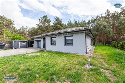 Nowoczesny dom parterowy 121 m² z fotowoltaiką i kominkiem dom Stary Adamów, Działkowa