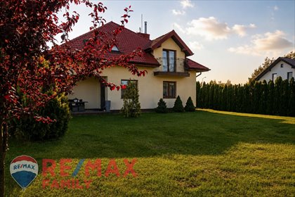 Dom 198 m² z garażem i ogrodem w Ruscu - przestrzeń dla rodzin dom Rusiec, Środkowa