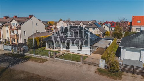 Przestronny dom z ogrodem, garażem i nowoczesnymi rozwiązaniami dom Rumia, Krzysztofa Kamila Baczyńskiego