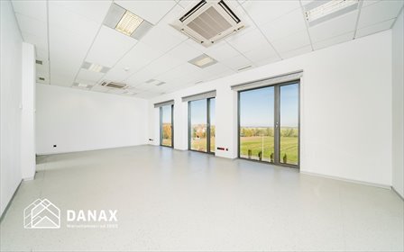 Zapraszam do wynajęcia biura 210 m² z dużym parkingiem i zielonym otoczeniem lokal użytkowy Morawica