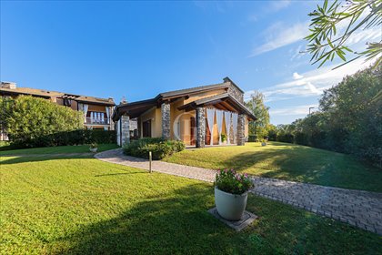 Luksusowa willa 268 m2 z ogrodem i basenem w Desenzano dom Desenzano del Garda