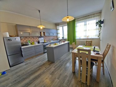 Sprzedam dom z lokalem usługowym i 3 mieszkaniami w Orłowicach dom Orłowice