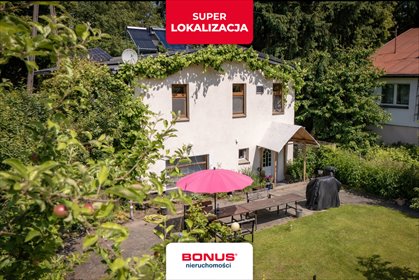 Urokliwy dom nad jeziorem z unikatowym wozem Drzymały dom Danków