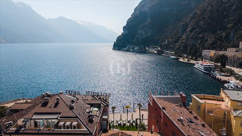 Na sprzedaż urokliwe mieszkanie 42 m² z panoramicznym widokiem na jezioro mieszkanie Riva del Garda