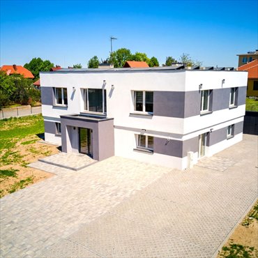 Polecam inwestycyjny dom 260 m² z 7 mieszkaniami w Kościerzynie dom Kościerzyna, dr. Leona Heykego