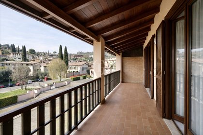 Przestronne 42 m² mieszkanie z balkonem garażem zapraszam mieszkanie Padenghe sul Garda
