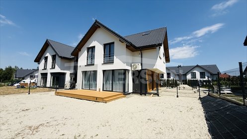 Nowoczesny bliźniak z ogrodem klimatyzacją i bezpieczeństwem dom Modlnica