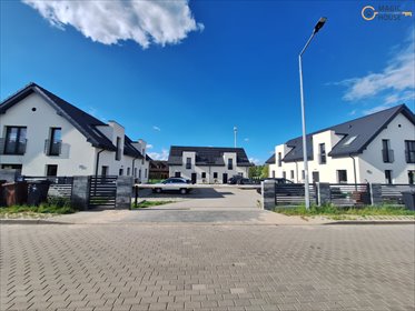 Nowoczesny bliźniak z panelami fotowoltaicznymi i pompa ciepła dom Lublewo Gdańskie