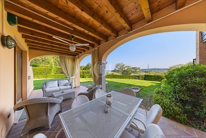 Do sprzedania przestronne mieszkanie z widokiem na jezioro mieszkanie Padenghe sul Garda
