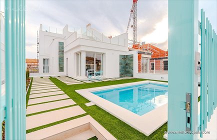 Nowoczesna villa z basenem, 3 sypialnie, blisko plaży dom Los Alcázares