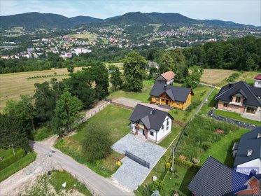 Nowoczesny dom z panelami fotowoltaicznymi i ogrzewaniem podłogowym dom Limanowa