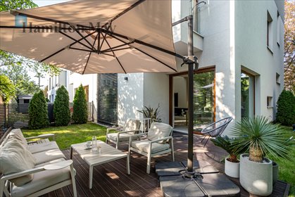 Nowoczesny dom bliźniak 161 m² z dużym ogrodem i wysokimi przeszkleniami dom Warszawa, Wola, Wincentego Pola