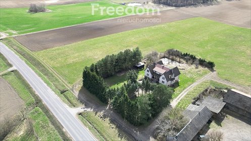 Polecam przestronny dom 150 m² z dużą działką, stawem i garażem dom Laseczno