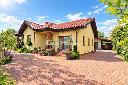 Sprzedam komfortową parterówkę 142 m² z ogrodem i domkiem w Podańsku dom Podańsko