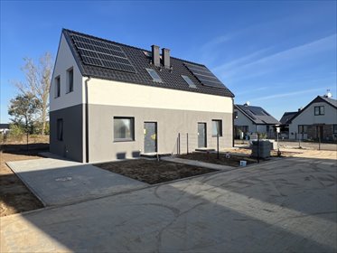 Nowoczesny segment 77 m2 z ogrzewaniem podłogowym i PV dom Grzędzice, Radości