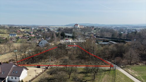 Sprzedam działkę 3858 m² z domem w Morawicy działka Morawica